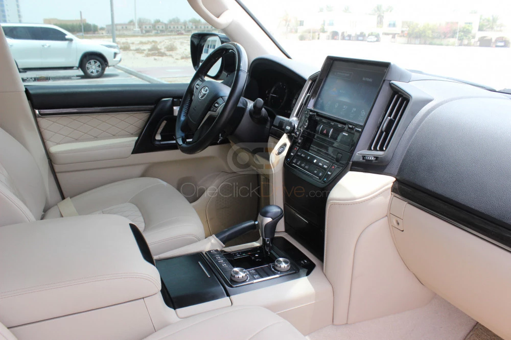 White Toyota Land Cruiser GXR V6 2020 for rent in Dubai 5